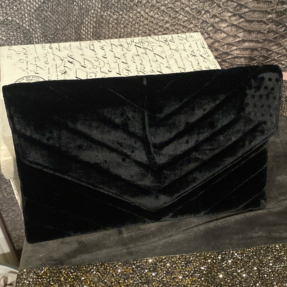 Shiraleah Black Velour Clutch